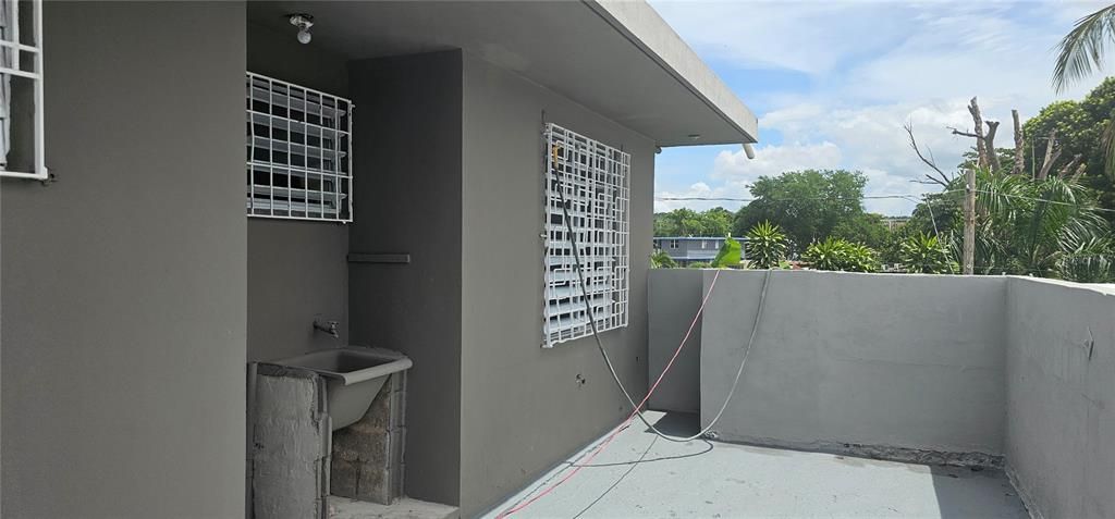 合同活跃: $185,000 (6 贝兹, 2 浴室, 1775 平方英尺)