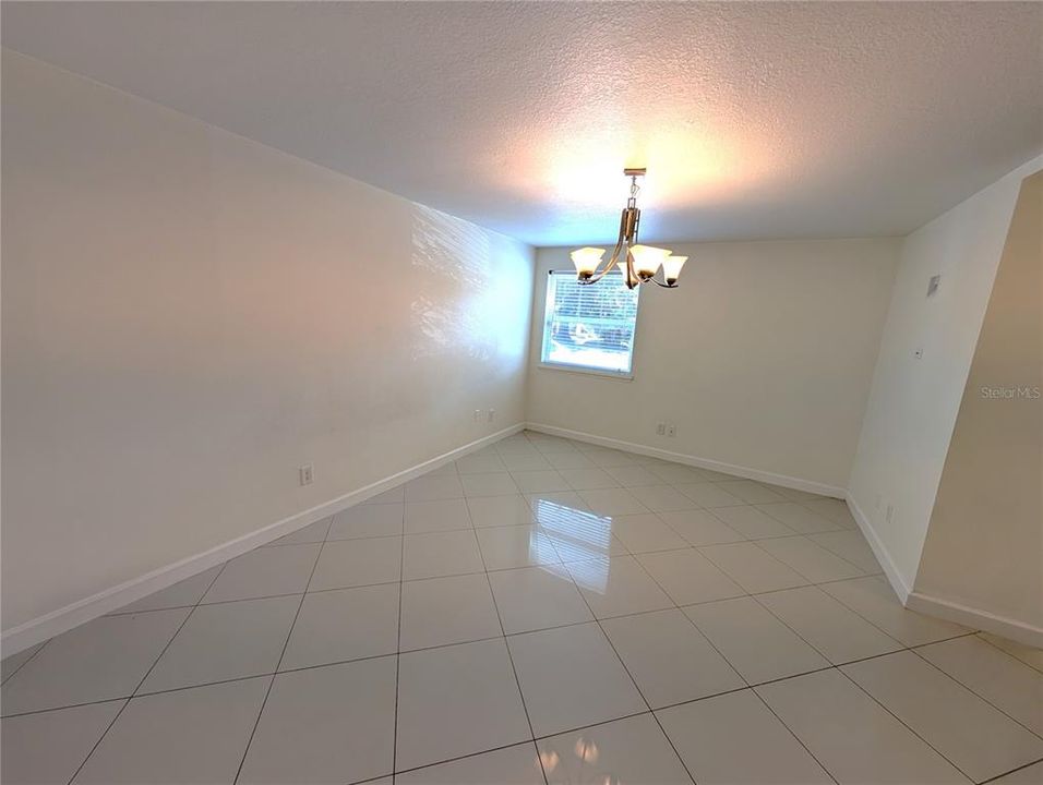 合同活跃: $1,790 (3 贝兹, 2 浴室, 1432 平方英尺)