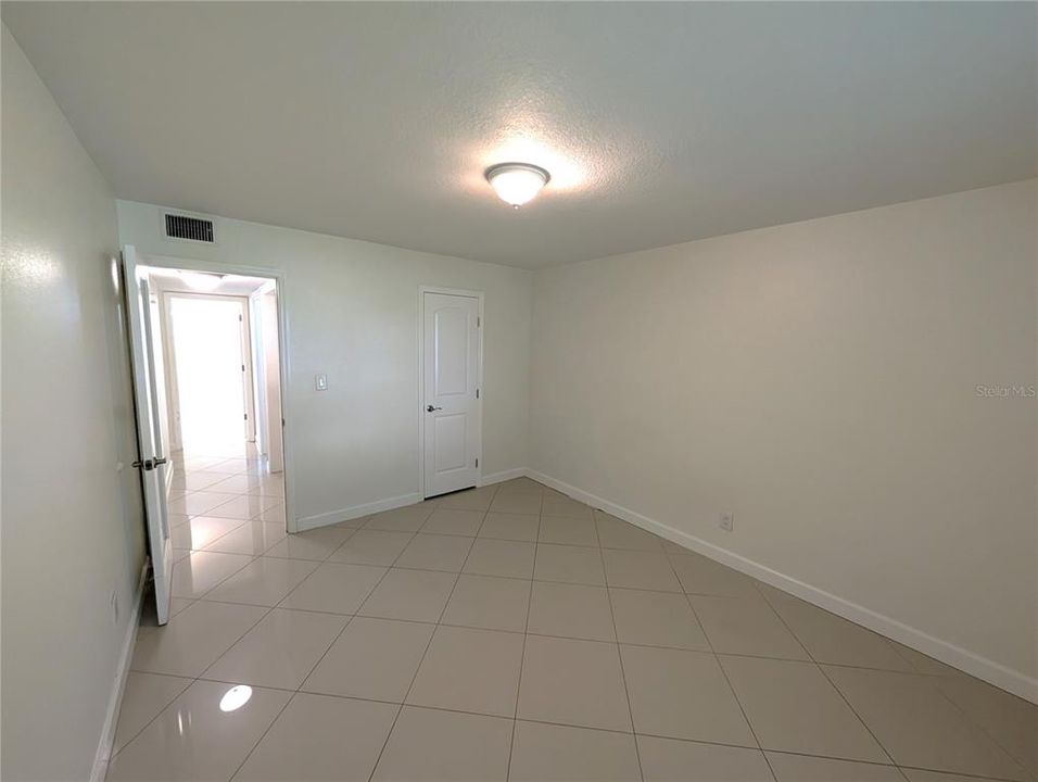 合同活跃: $1,790 (3 贝兹, 2 浴室, 1432 平方英尺)