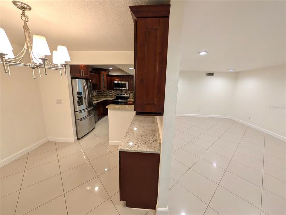 合同活跃: $1,790 (3 贝兹, 2 浴室, 1432 平方英尺)