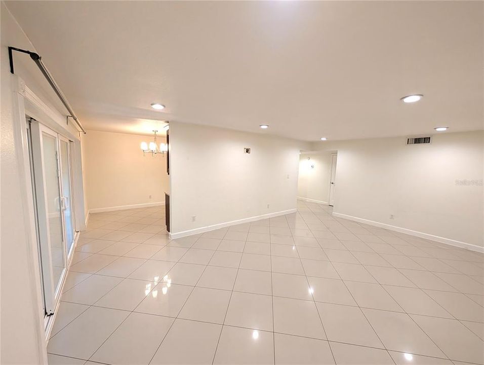 合同活跃: $1,790 (3 贝兹, 2 浴室, 1432 平方英尺)