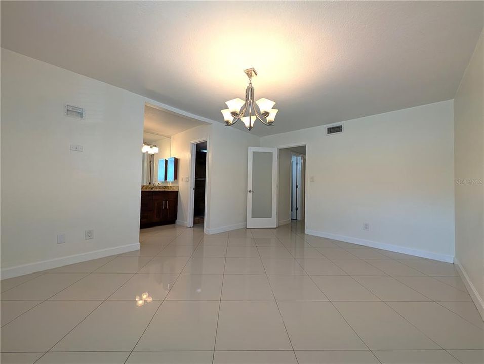 合同活跃: $1,790 (3 贝兹, 2 浴室, 1432 平方英尺)