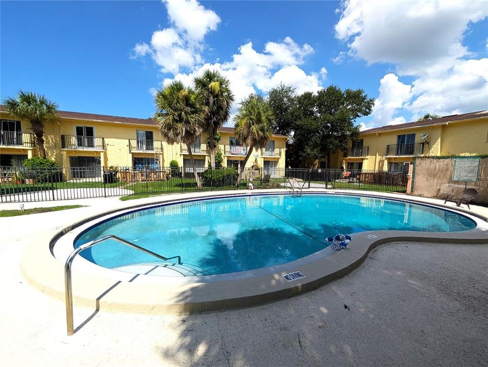 合同活跃: $1,790 (3 贝兹, 2 浴室, 1432 平方英尺)