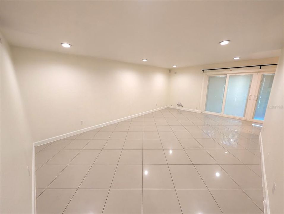 合同活跃: $1,790 (3 贝兹, 2 浴室, 1432 平方英尺)