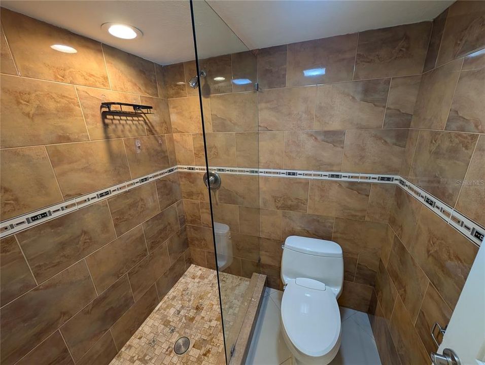 合同活跃: $1,790 (3 贝兹, 2 浴室, 1432 平方英尺)