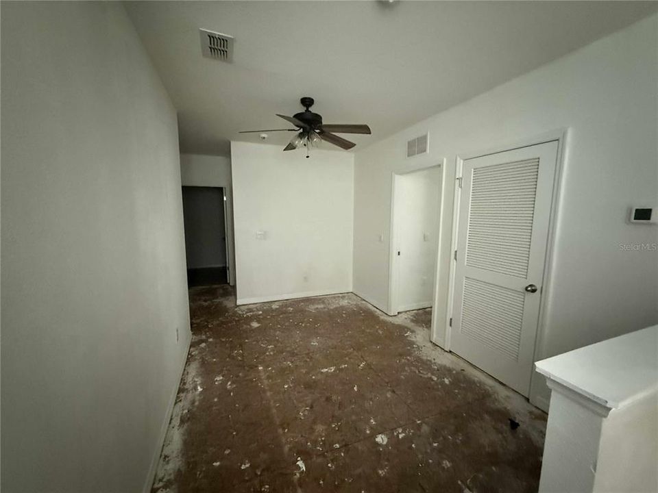 Под контрактом: $299,000 (5 спален, 3 ванн, 2447 Квадратных фут)