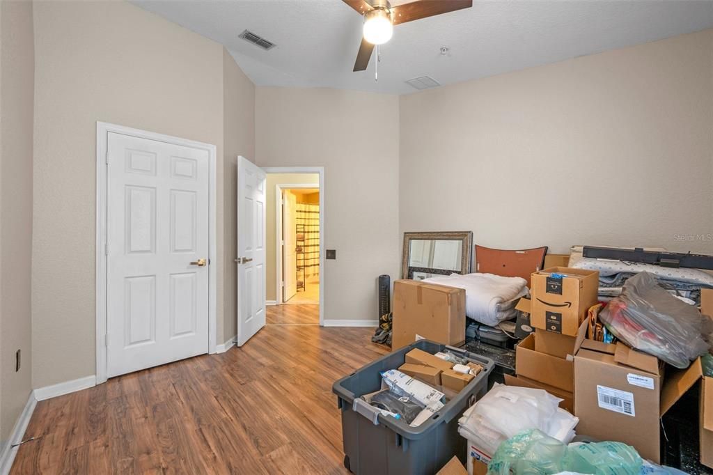 Activo con contrato: $310,000 (3 camas, 2 baños, 1682 Pies cuadrados)