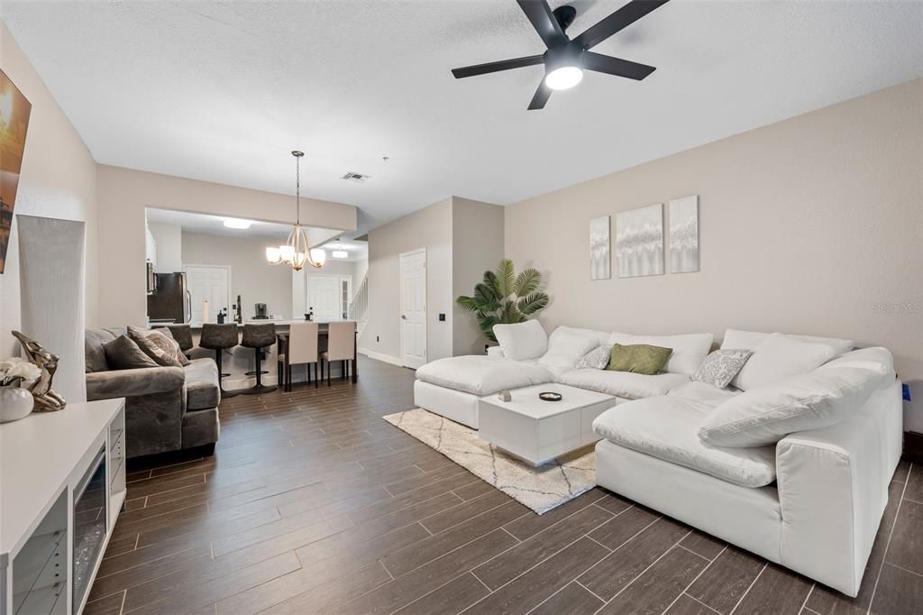 Activo con contrato: $310,000 (3 camas, 2 baños, 1682 Pies cuadrados)