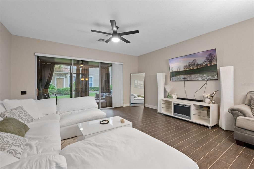 Activo con contrato: $310,000 (3 camas, 2 baños, 1682 Pies cuadrados)