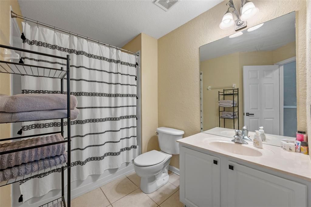 Activo con contrato: $310,000 (3 camas, 2 baños, 1682 Pies cuadrados)