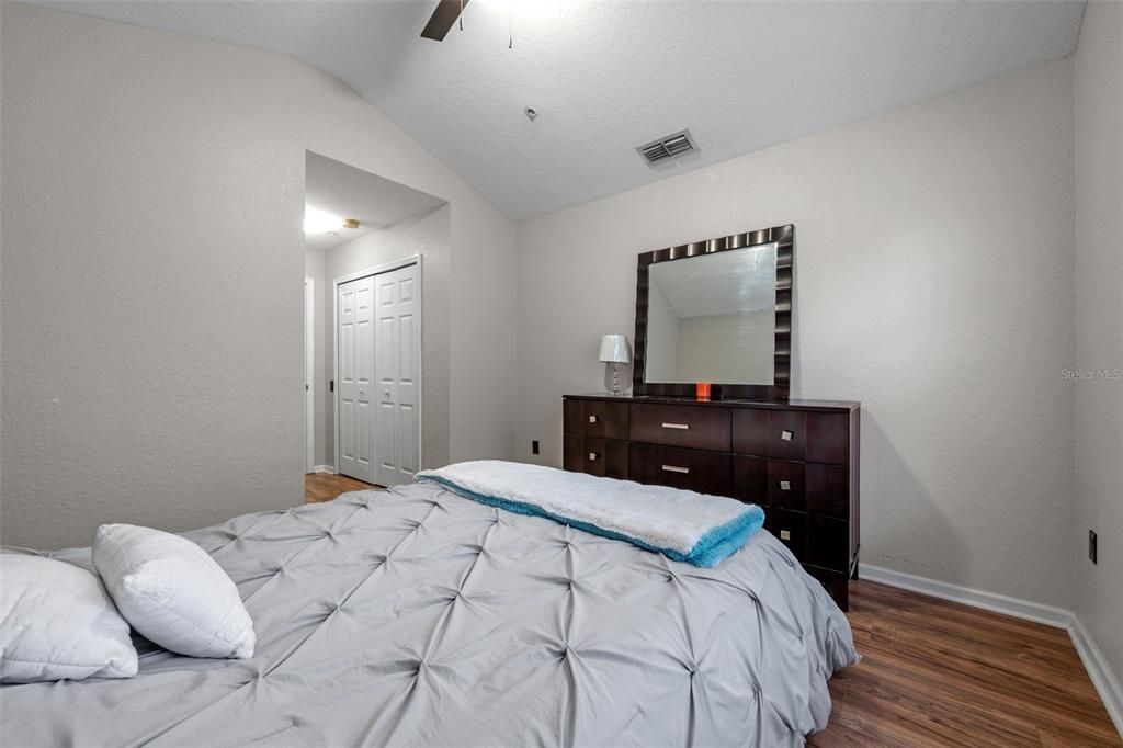 Activo con contrato: $310,000 (3 camas, 2 baños, 1682 Pies cuadrados)