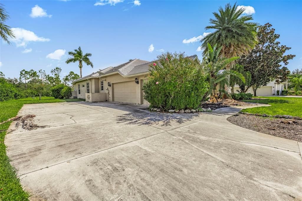Active With Contract: $709,900 (4 beds, 3 baths, 2859 Square Feet)