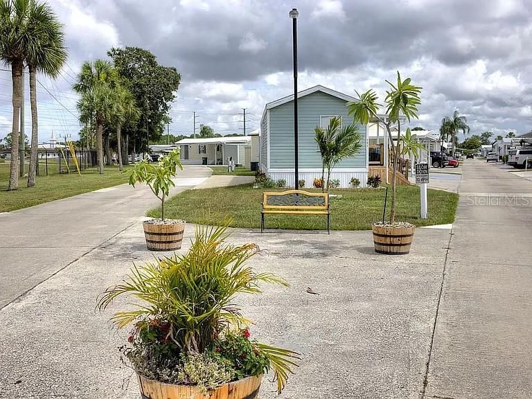 For Sale: $135,000 (1 beds, 1 baths, 480 Square Feet)