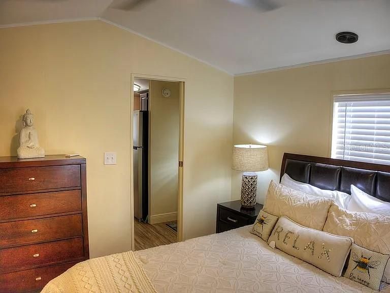 For Sale: $135,000 (1 beds, 1 baths, 480 Square Feet)