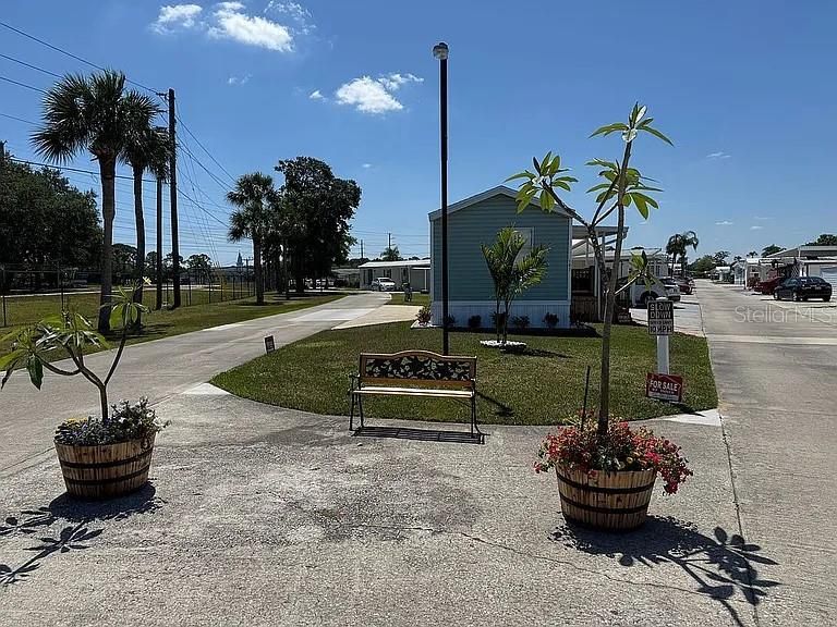 For Sale: $135,000 (1 beds, 1 baths, 480 Square Feet)