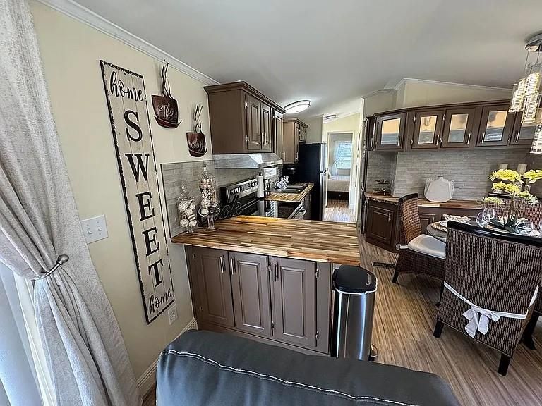 For Sale: $135,000 (1 beds, 1 baths, 480 Square Feet)