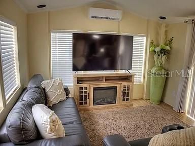 For Sale: $135,000 (1 beds, 1 baths, 480 Square Feet)