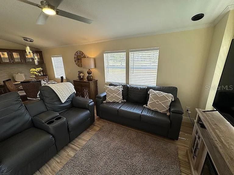 For Sale: $135,000 (1 beds, 1 baths, 480 Square Feet)