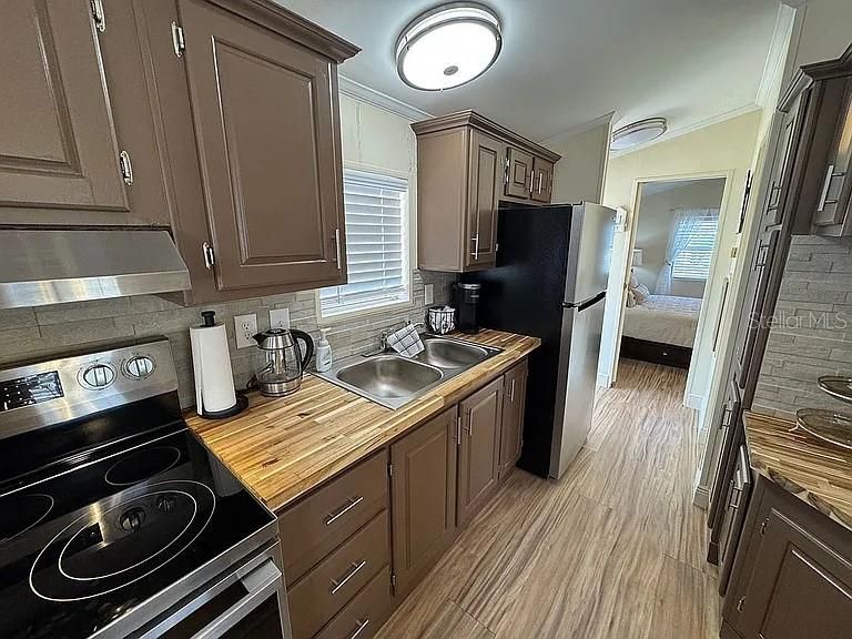 For Sale: $135,000 (1 beds, 1 baths, 480 Square Feet)