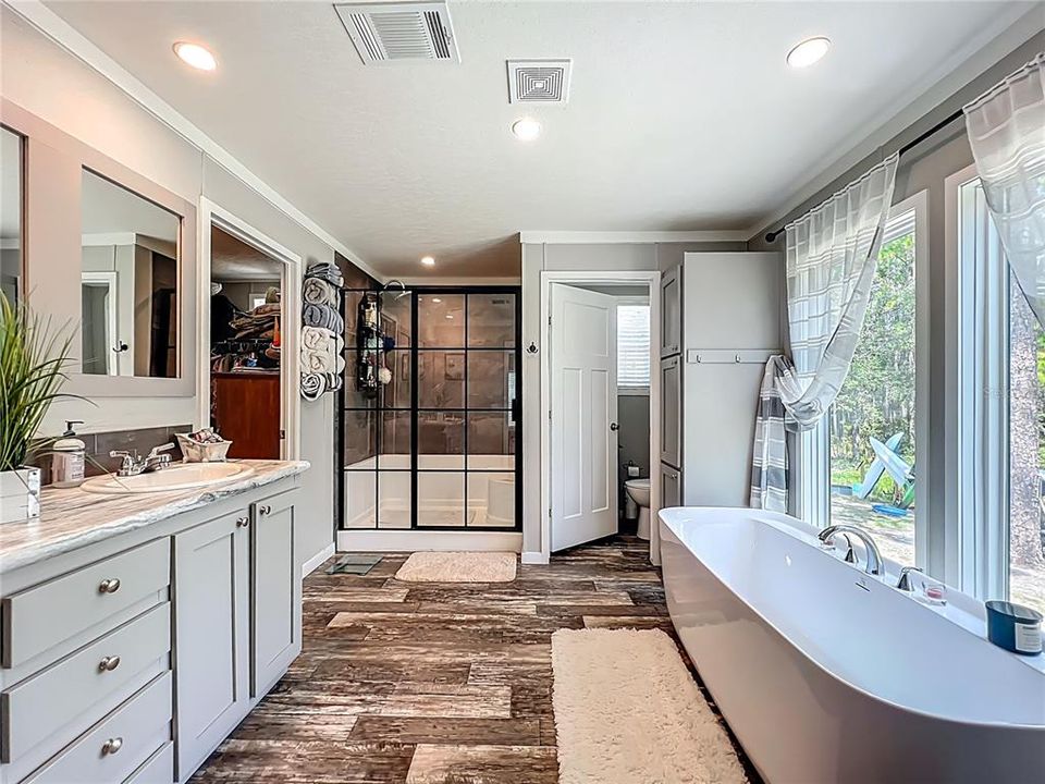 Под контрактом: $218,000 (3 спален, 2 ванн, 1800 Квадратных фут)