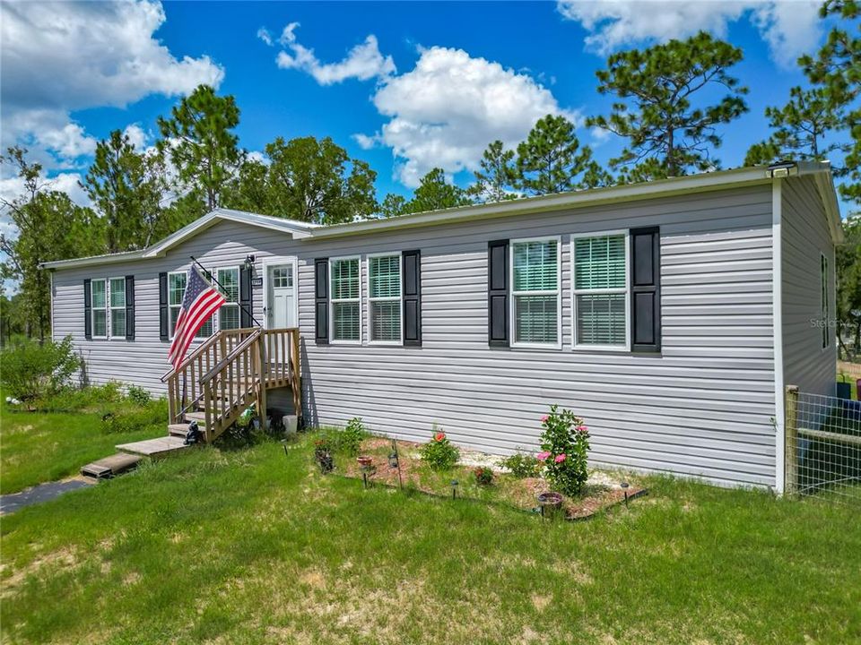 Под контрактом: $218,000 (3 спален, 2 ванн, 1800 Квадратных фут)