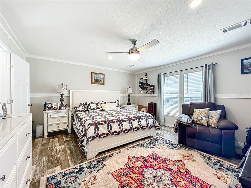 Под контрактом: $218,000 (3 спален, 2 ванн, 1800 Квадратных фут)