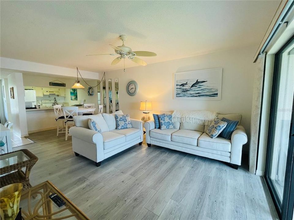 For Rent: $2,700 (2 beds, 2 baths, 893 Square Feet)