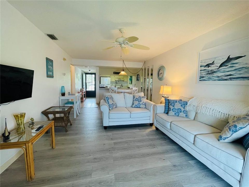 For Rent: $2,700 (2 beds, 2 baths, 893 Square Feet)