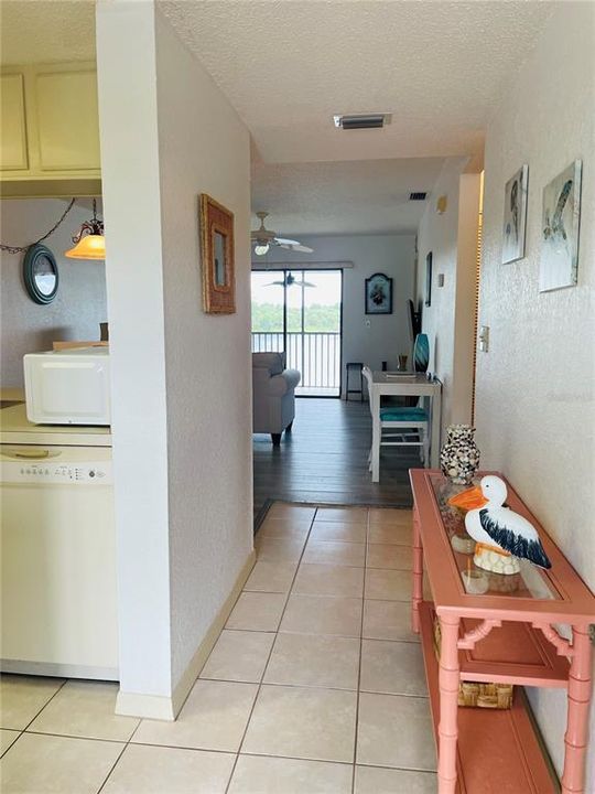 For Rent: $2,700 (2 beds, 2 baths, 893 Square Feet)