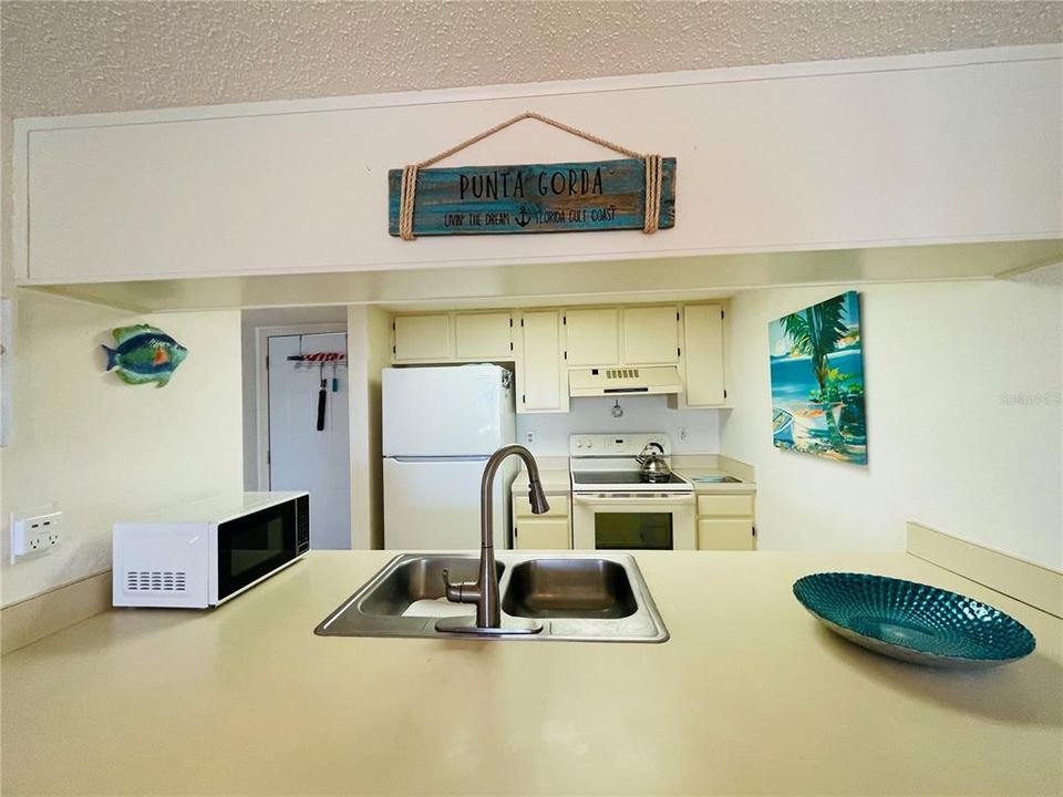 For Rent: $2,700 (2 beds, 2 baths, 893 Square Feet)
