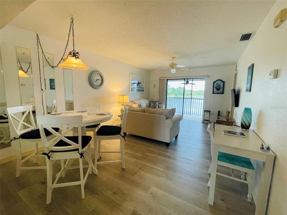 For Rent: $2,700 (2 beds, 2 baths, 893 Square Feet)