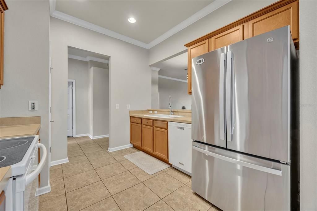 合同活跃: $445,000 (4 贝兹, 2 浴室, 1604 平方英尺)