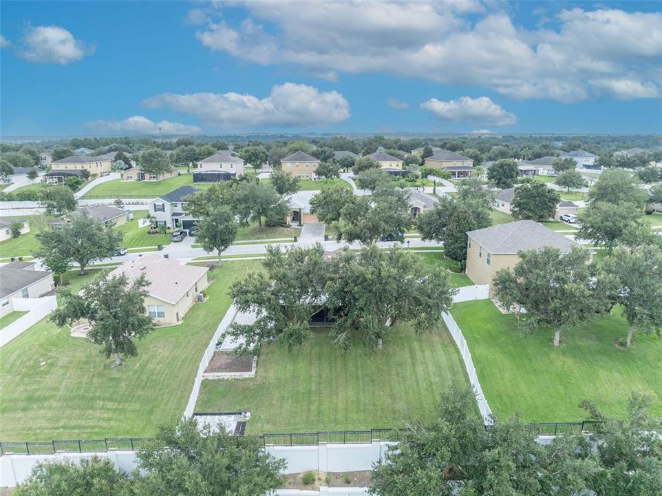 合同活跃: $445,000 (4 贝兹, 2 浴室, 1604 平方英尺)