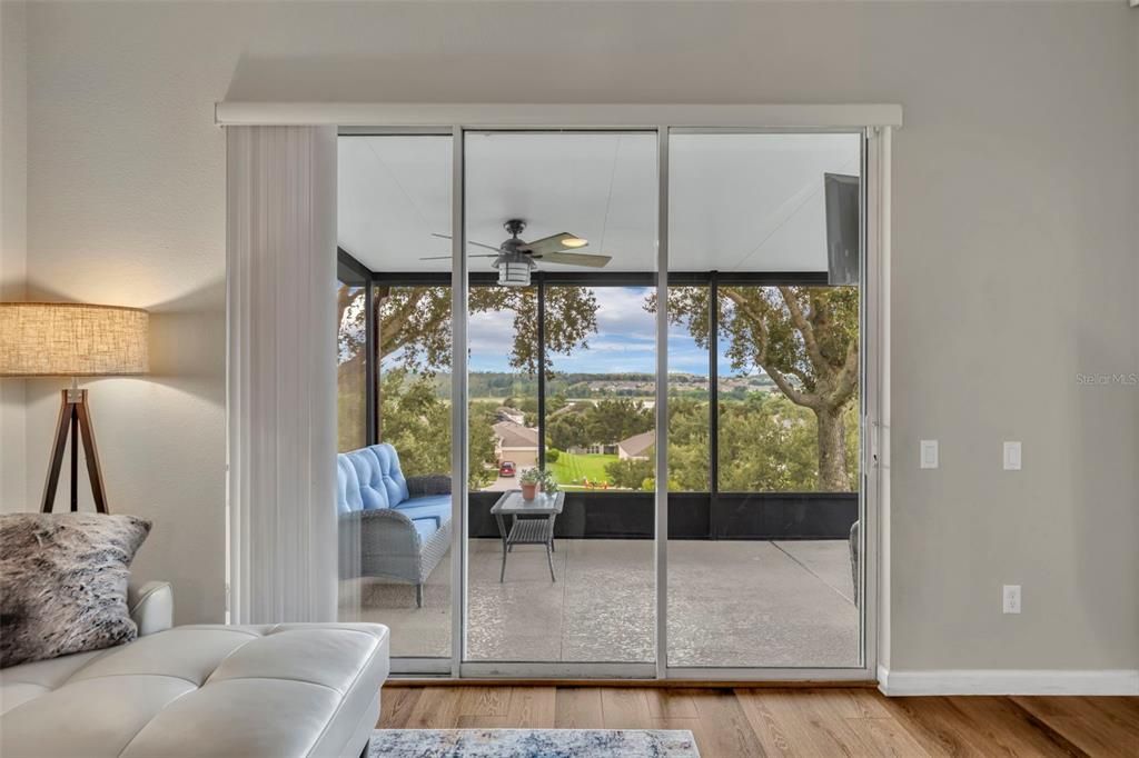 合同活跃: $445,000 (4 贝兹, 2 浴室, 1604 平方英尺)