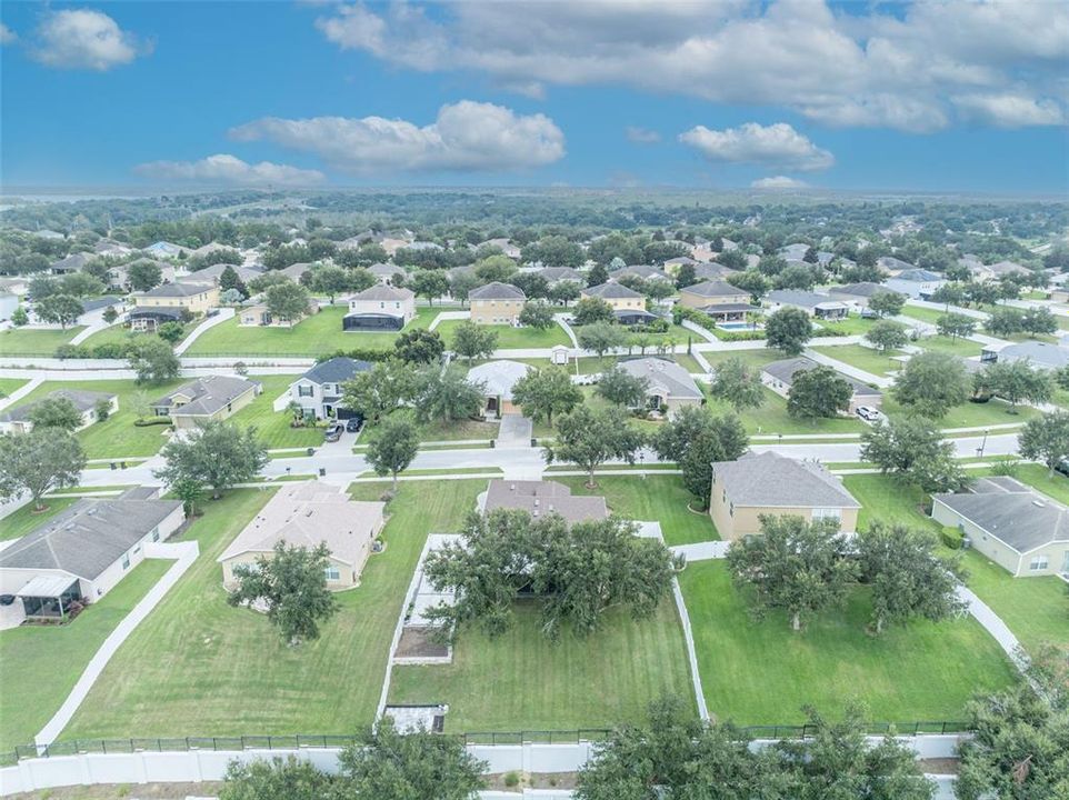 合同活跃: $445,000 (4 贝兹, 2 浴室, 1604 平方英尺)