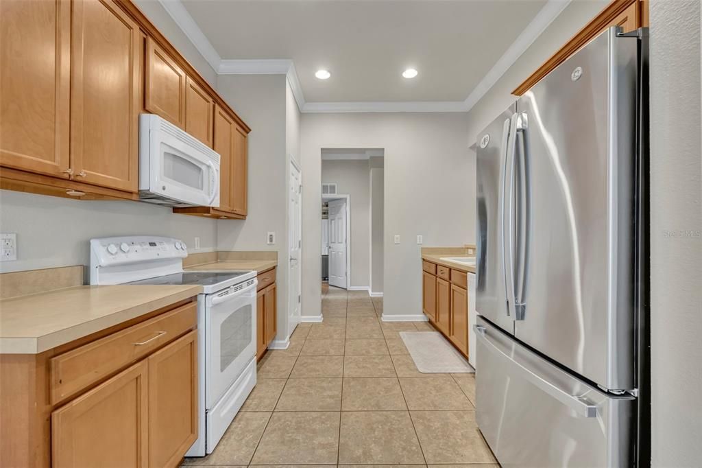 合同活跃: $445,000 (4 贝兹, 2 浴室, 1604 平方英尺)