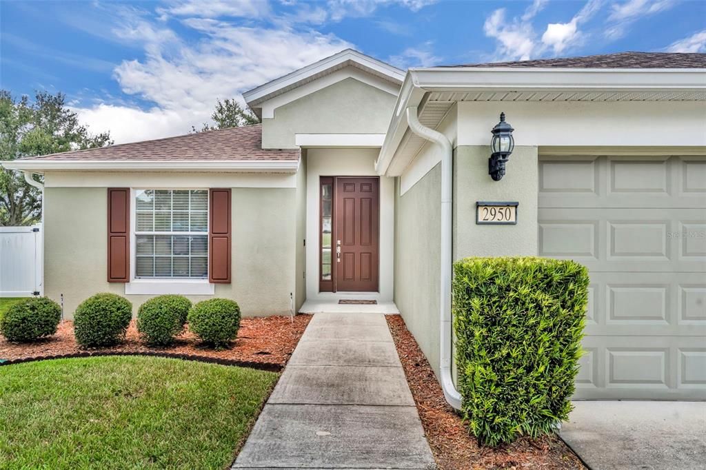 合同活跃: $445,000 (4 贝兹, 2 浴室, 1604 平方英尺)