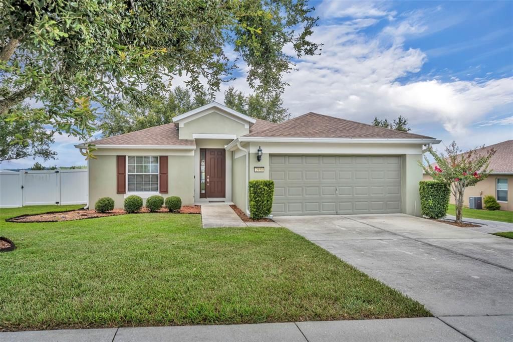 合同活跃: $445,000 (4 贝兹, 2 浴室, 1604 平方英尺)