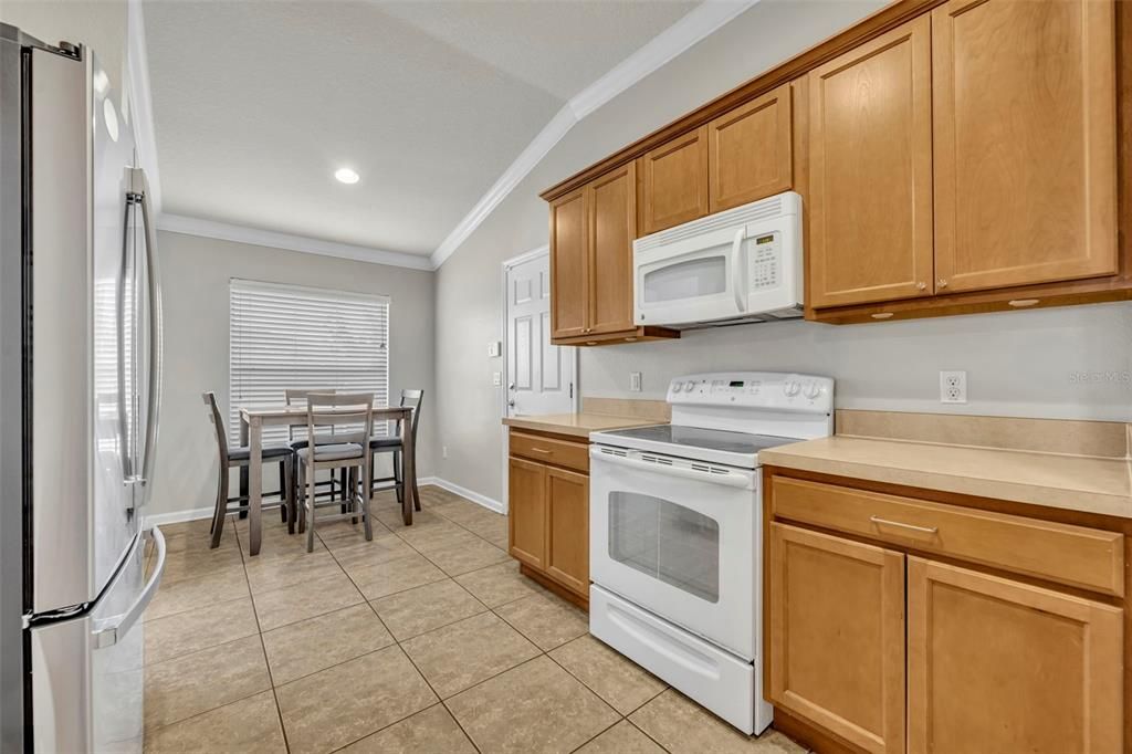 合同活跃: $445,000 (4 贝兹, 2 浴室, 1604 平方英尺)