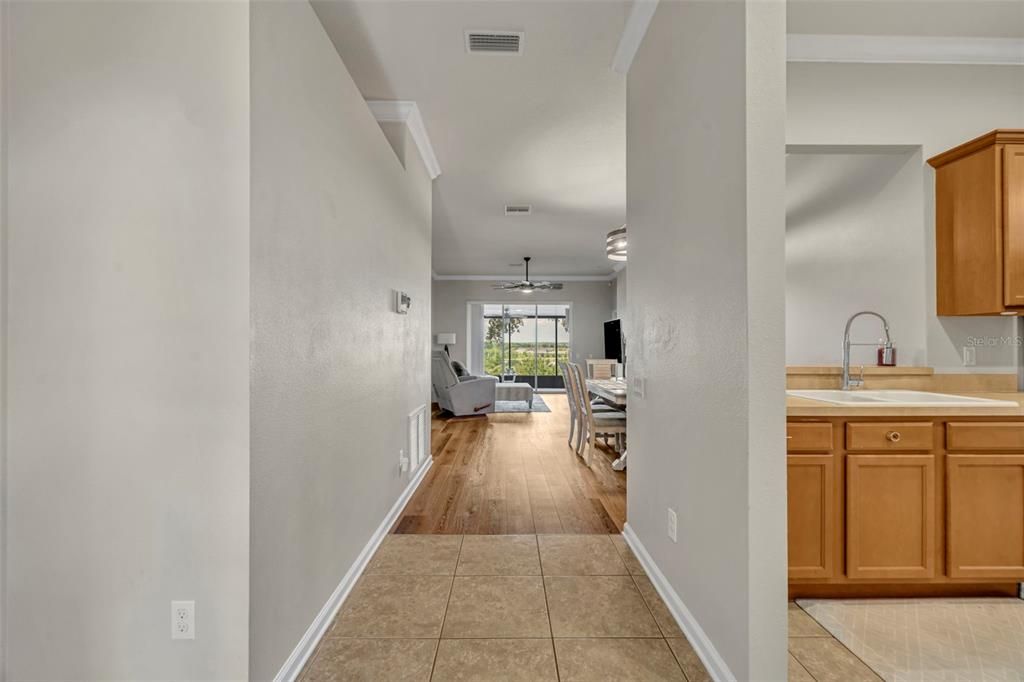 合同活跃: $445,000 (4 贝兹, 2 浴室, 1604 平方英尺)