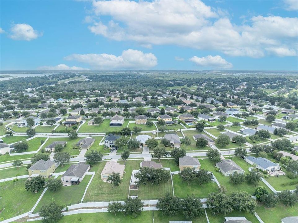 合同活跃: $445,000 (4 贝兹, 2 浴室, 1604 平方英尺)