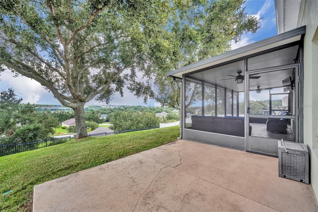 合同活跃: $445,000 (4 贝兹, 2 浴室, 1604 平方英尺)