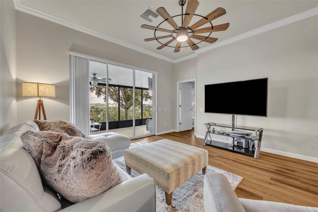 合同活跃: $445,000 (4 贝兹, 2 浴室, 1604 平方英尺)