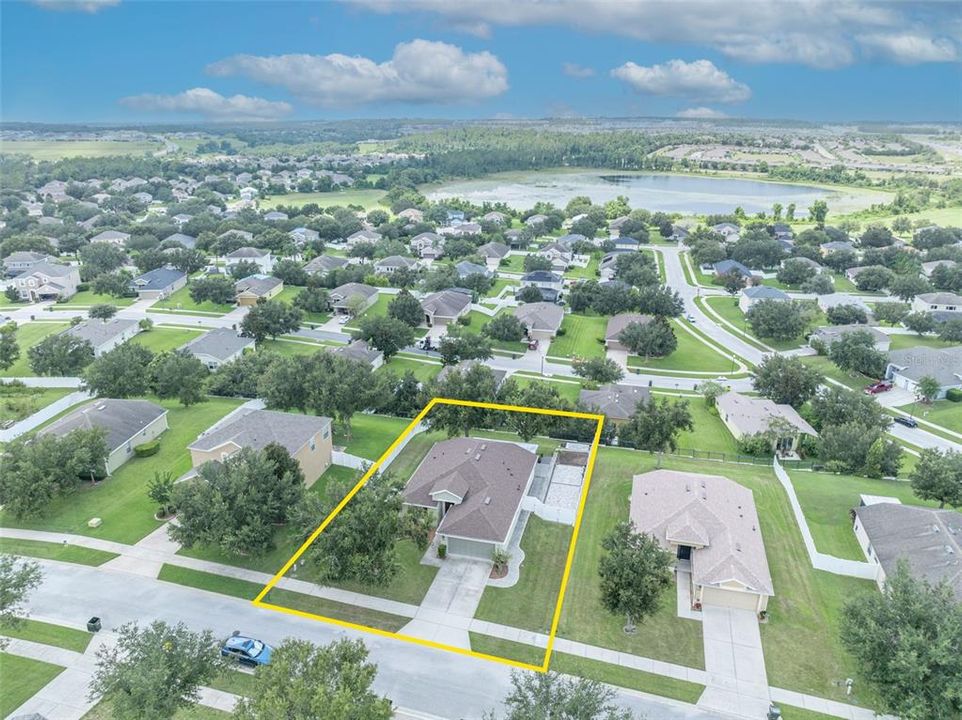 合同活跃: $445,000 (4 贝兹, 2 浴室, 1604 平方英尺)