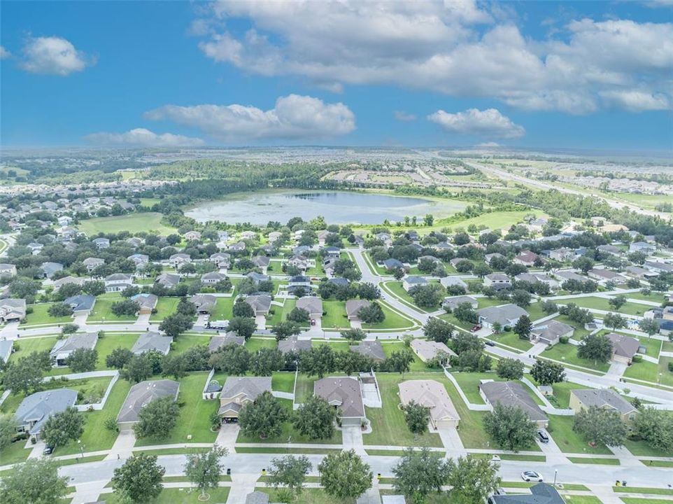 合同活跃: $445,000 (4 贝兹, 2 浴室, 1604 平方英尺)