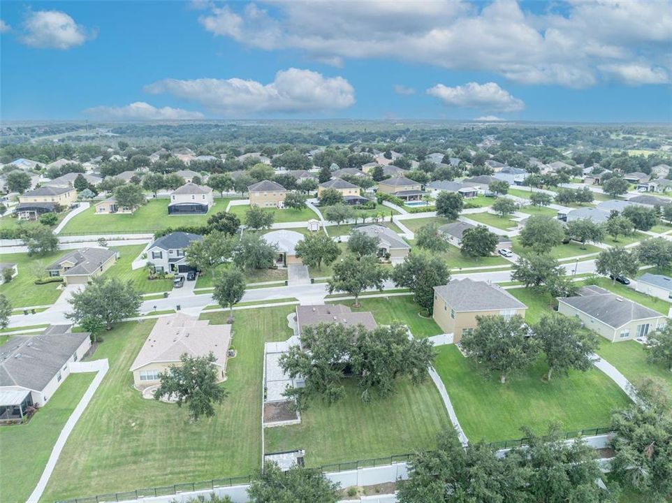 合同活跃: $445,000 (4 贝兹, 2 浴室, 1604 平方英尺)