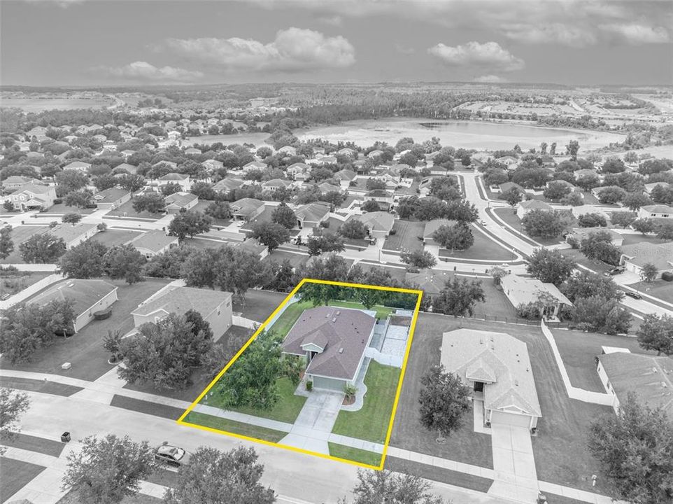 合同活跃: $445,000 (4 贝兹, 2 浴室, 1604 平方英尺)