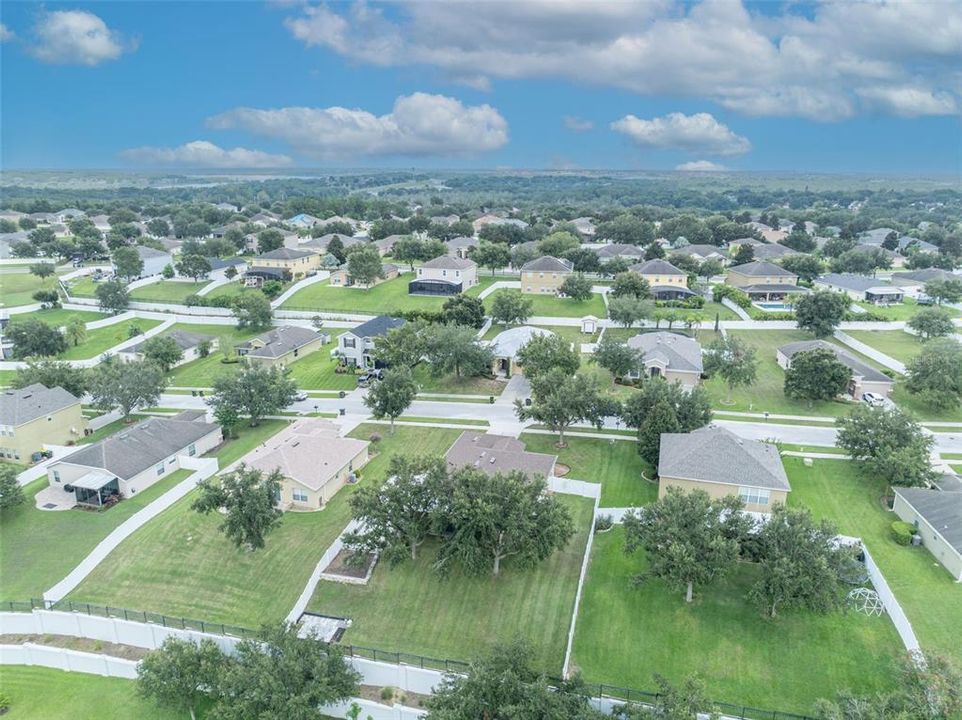 合同活跃: $445,000 (4 贝兹, 2 浴室, 1604 平方英尺)