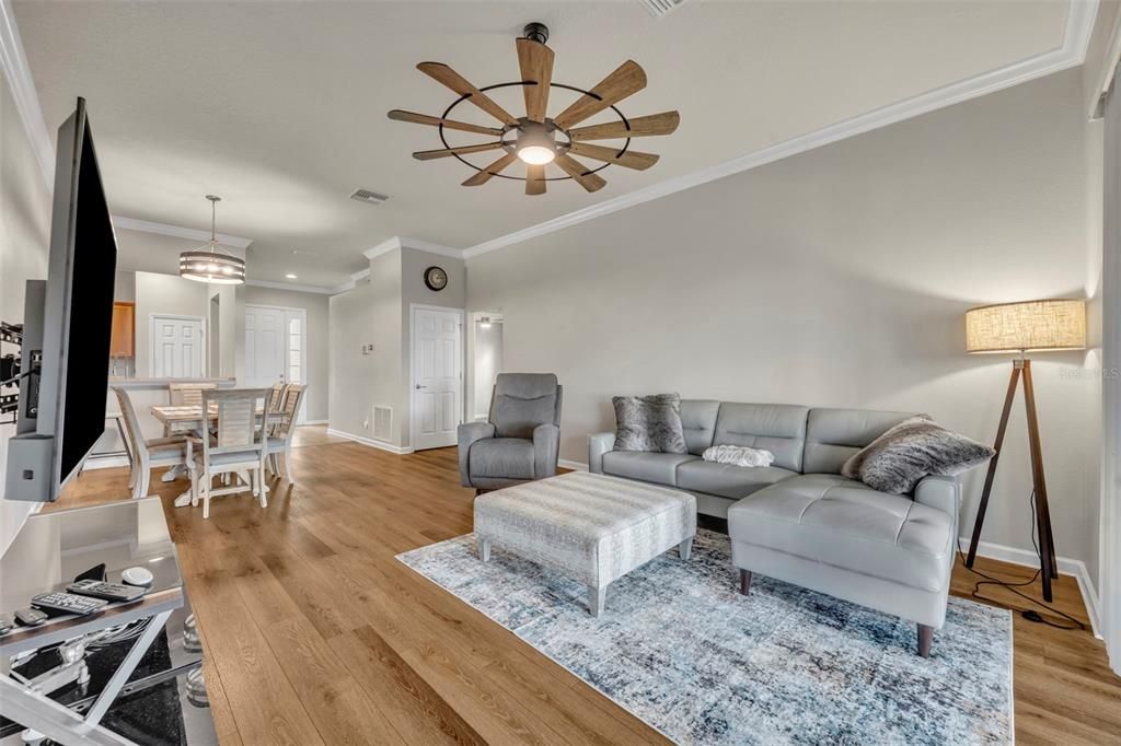 合同活跃: $445,000 (4 贝兹, 2 浴室, 1604 平方英尺)