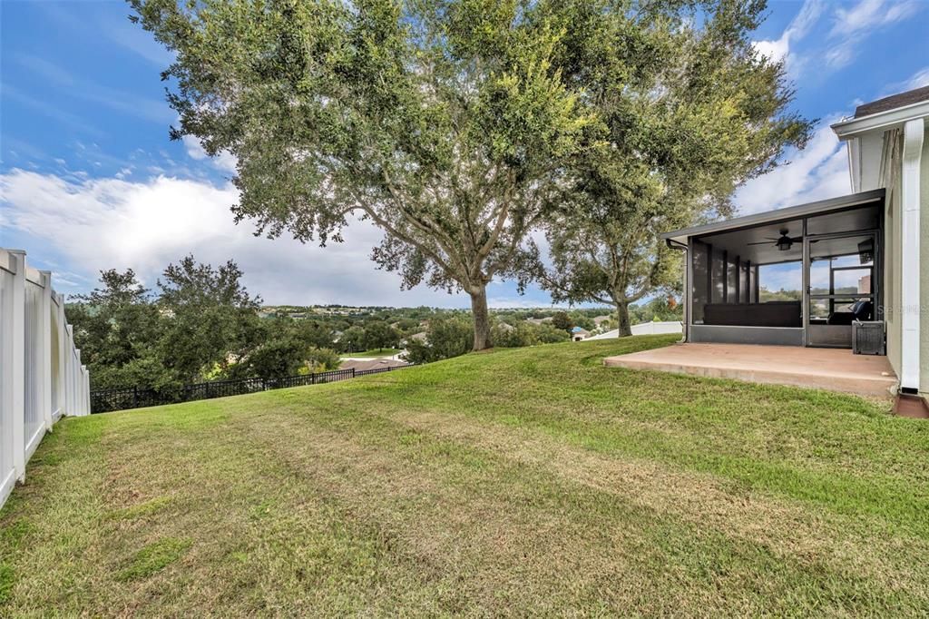 合同活跃: $445,000 (4 贝兹, 2 浴室, 1604 平方英尺)